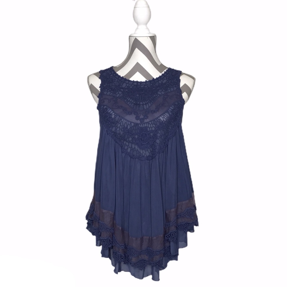 Altar’d State-Blue Blouse w/lace-EUC-Sz Small